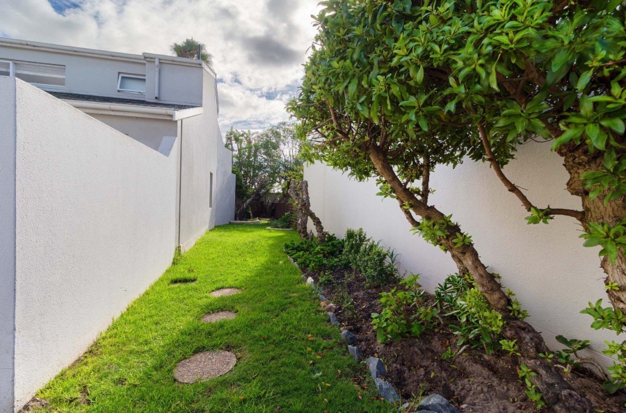 2 Bedroom Property for Sale in Woodbridge Island Western Cape